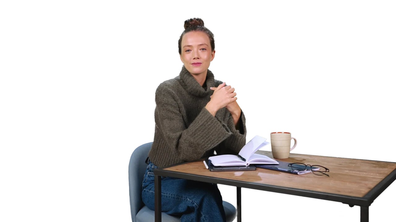 Lina Sweater Sitting Front